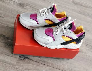 Zapatillas Nike Air Huarache NUEVAS de segunda mano por 60 EUR en Gandía en  WALLAPOP