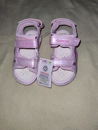 Sandalias GEOX talla 25 nuevas de segunda mano por 20 EUR en Alcobendas en  WALLAPOP