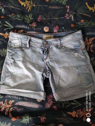 Short talla 38 vaquero pantalon corto stradivarius de segunda mano por 3  EUR en Zaragoza en WALLAPOP