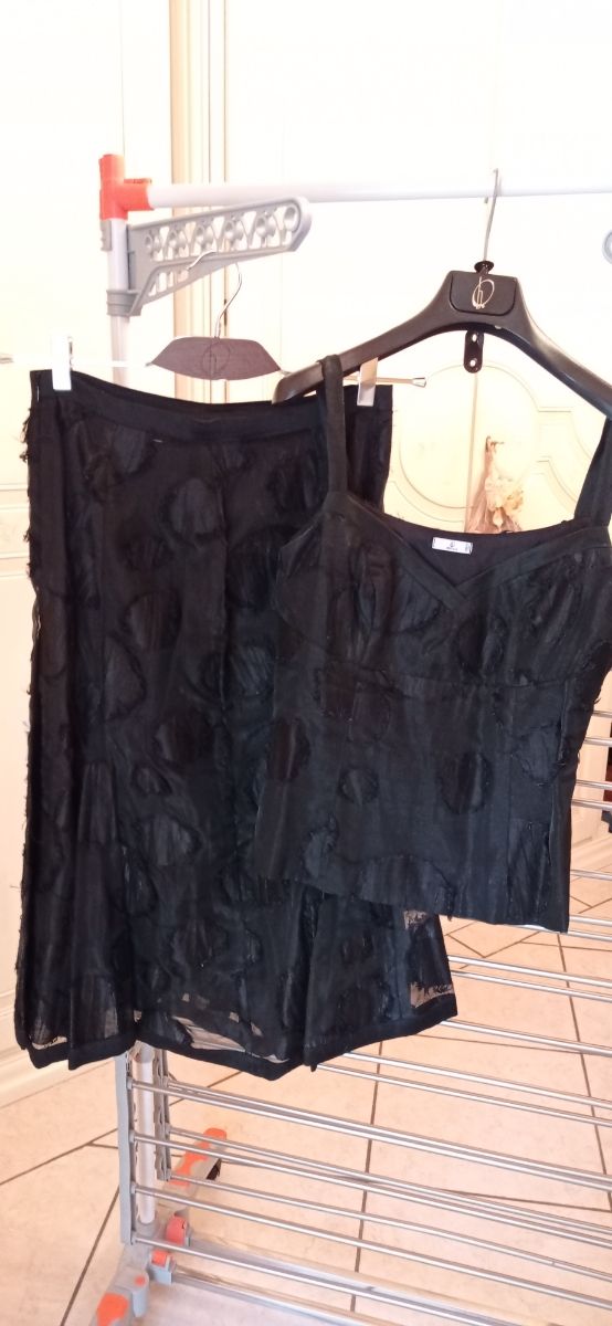 completo di giacca, top e gonna in lino e organza