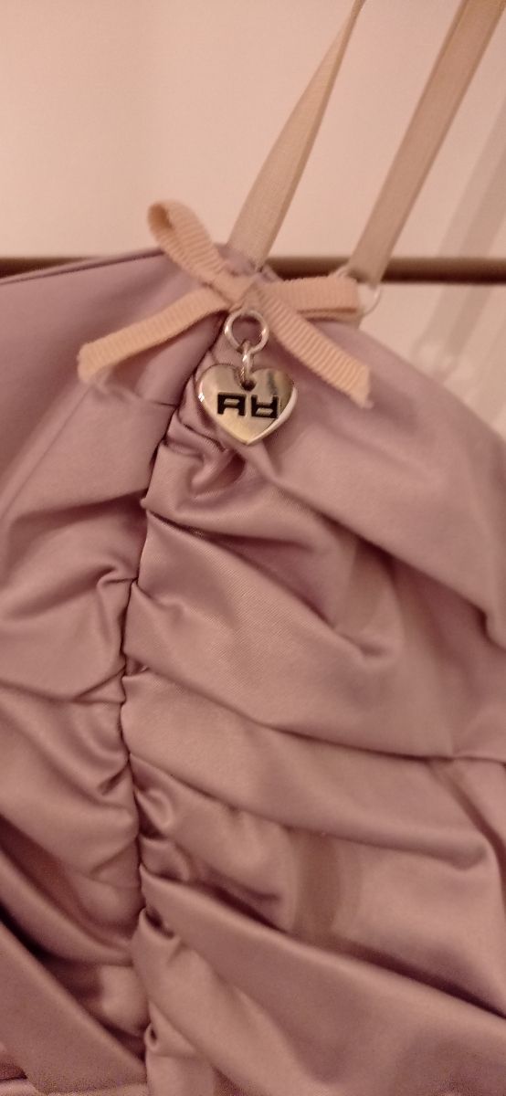 abito corto con balze di raso, con coprispalle