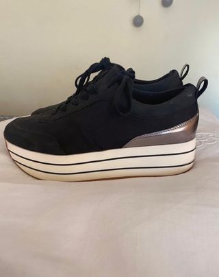 Zapatillas plataforma Zara nuevas de segunda mano por 10 EUR en Cornellà de  Llobregat en WALLAPOP