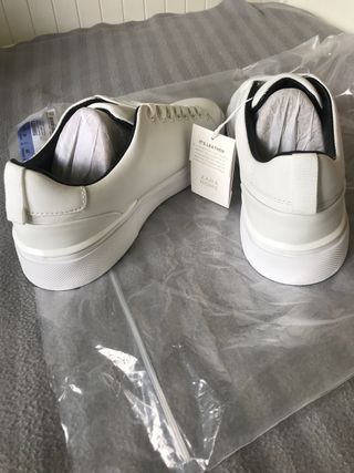 Zapatillas piel Zara Home SNEAKERS de segunda mano por 40 EUR en Madrid en  WALLAPOP