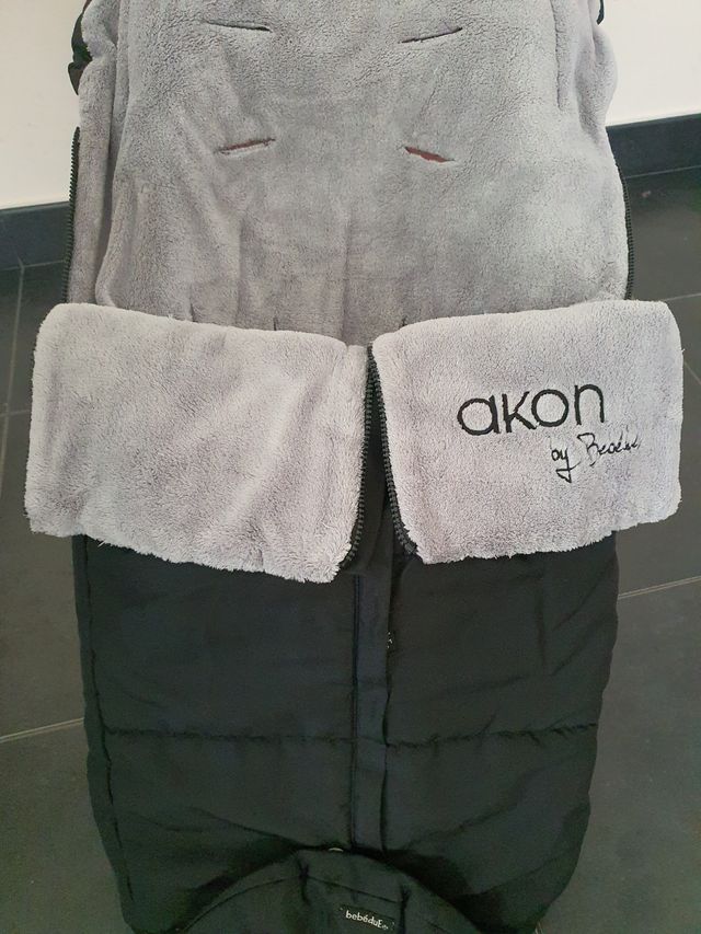 Saco polar para cochecito marca Bebedue