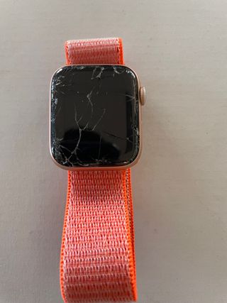 Apple Watch series 4 gold 44mm con pantalla rota de segunda mano por 60 EUR  en Valencia en WALLAPOP