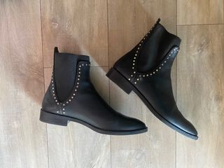 Botines o botas camperas negras, 41 de segunda mano por 25 EUR en Almerimar  en WALLAPOP