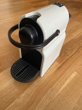 Cafetera nespresso y aeroccino de segunda mano por 50 EUR en Santiago de  Compostela en WALLAPOP