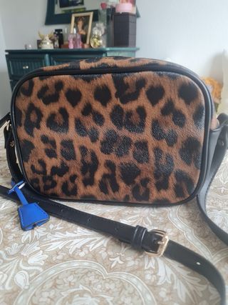 Bolso Cortefiel bandolera de segunda mano por 22 EUR en Burgos en WALLAPOP