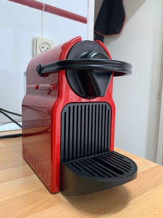 Cafetera Nespresso de segunda mano por 55 EUR en Barcelona en WALLAPOP