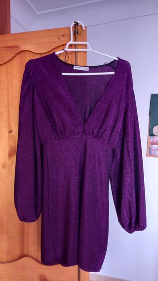 Vestido fiesta morado pull and bear de segunda mano por 8 EUR en  Villafranca de los Barros en WALLAPOP