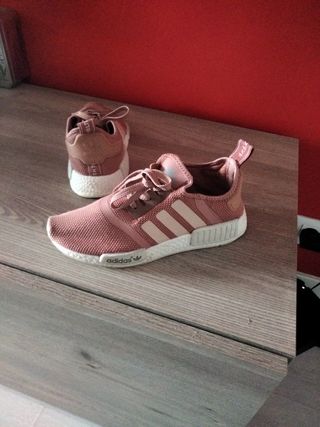 Zapatillas Adidas señora de segunda mano por 20 EUR en Salamanca en WALLAPOP