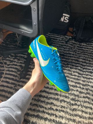 Botas de fútbol gama media de segunda mano en WALLAPOP