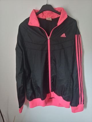 Chaqueta rompevientos adidas de segunda mano por 15 EUR en Málaga en  WALLAPOP