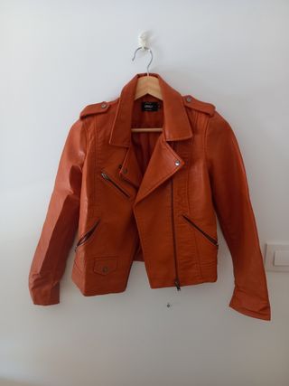 Cazadora casual de hombre, en polipiel, color teja, muy comoda. - Venere