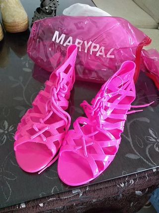 Zapatos cangrejeras de Marypaz NUEVAS talla 41 de segunda mano por 5 EUR en  San Jose de La Rinconada en WALLAPOP