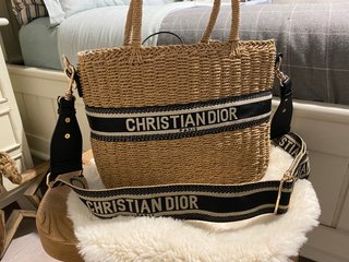Bolso\\/cesta C. Dior de segunda mano por 150 EUR en Villanueva del Pardillo  en WALLAPOP