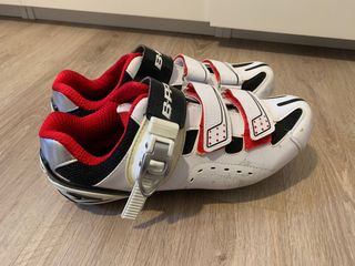 Zapatillas ciclismo T 39 look de segunda mano por 20 EUR en Zaragoza en  WALLAPOP