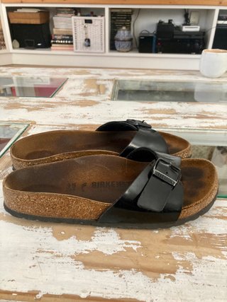 Sandalias negras Birkenstock talla 35 de segunda mano por 25 EUR en Málaga  en WALLAPOP