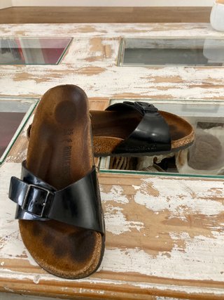 Sandalias negras Birkenstock talla 35 de segunda mano por 25 EUR en Málaga  en WALLAPOP
