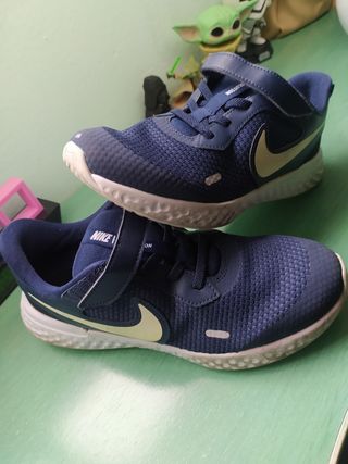 Vendo zapatillas Nike talla 35 de segunda mano por 17 EUR en San Sebastián  de Los Reyes en WALLAPOP