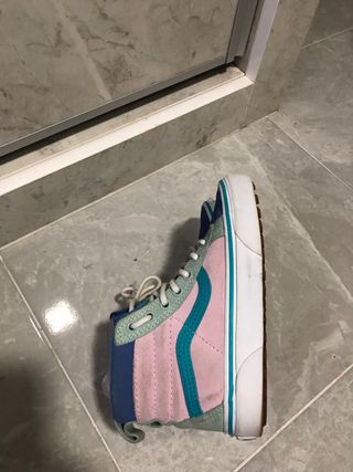 VANS SK8. Ultramarine skate rosas-azules. 31,5 de segunda mano por 30 EUR  en Melilla en WALLAPOP