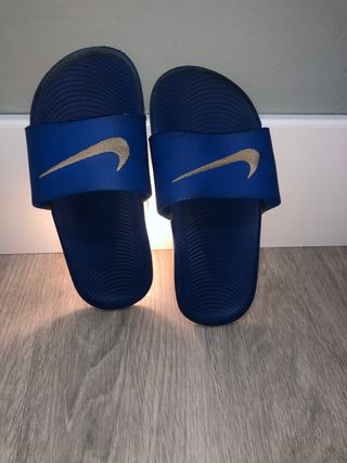 Chanclas Nike originales número 31 de segunda mano por 5 EUR en Málaga en  WALLAPOP