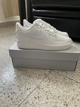 Nike Air Force 1 07\\' W 40.5 de segunda mano por 125 EUR en Barcelona en  WALLAPOP