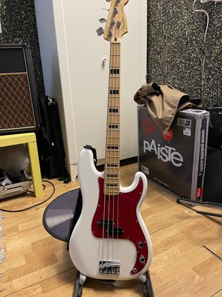 Bajo Fender Precision Player de segunda mano por 650 EUR en Zaragoza en  WALLAPOP