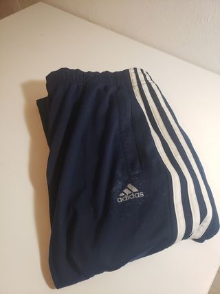 Pantalones chandal Adidas de segunda mano por 10 EUR en Barcelona en  WALLAPOP
