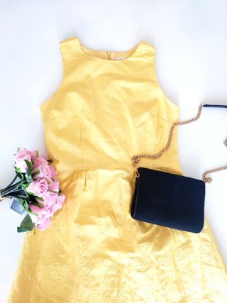 u2B50 Vestido Amarillo Fórmula Joven Talla L de segunda mano por 10 EUR en  Barcelona en WALLAPOP
