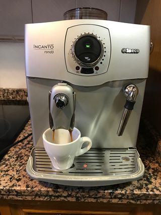 Saeco HD8914/01 - Cafetera Incanto espresso súper automática 4 bebidas -  Lacasadelelectrodomestico.com