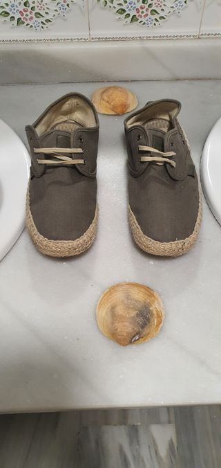 Alpargatas verdes springfield talla 43 de segunda mano por 15 EUR en  Córdoba en WALLAPOP