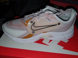 Zapatillas Nike Mujer (Talla 42,5) de segunda mano por 65 EUR en Getafe en  WALLAPOP