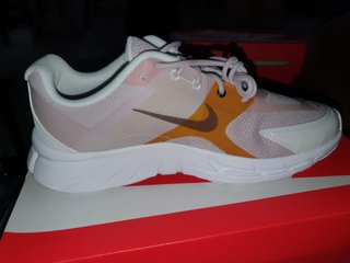 Zapatillas Nike Mujer (Talla 42,5) de segunda mano por 65 EUR en Getafe en  WALLAPOP