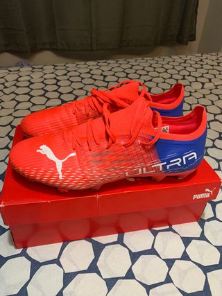Botas de fútbol talla 45 de segunda mano en Barcelona en WALLAPOP