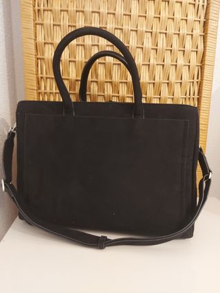 Bolso negro para portátil Parfois de gamuza de segunda mano por 6,99 EUR en  Valencia en WALLAPOP