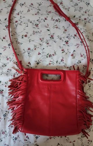 Bolso Maje rojo con flecos de segunda mano por 160 EUR en Barcelona en  WALLAPOP