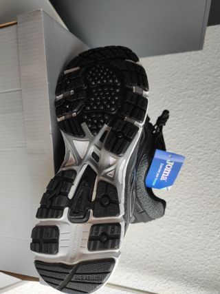 Zapatillas Joma Hispalis 830 Black. de segunda mano por 45 EUR en Burjassot  en WALLAPOP