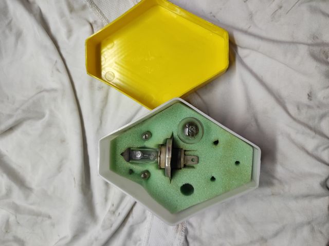 Caja recambios bombillas Renault 