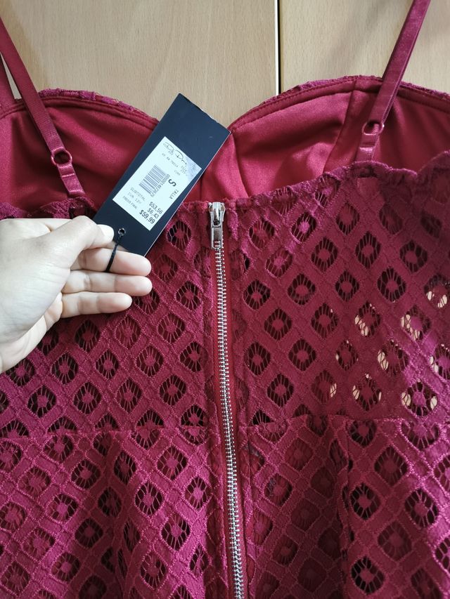 vestito corto in pizzo nuovo