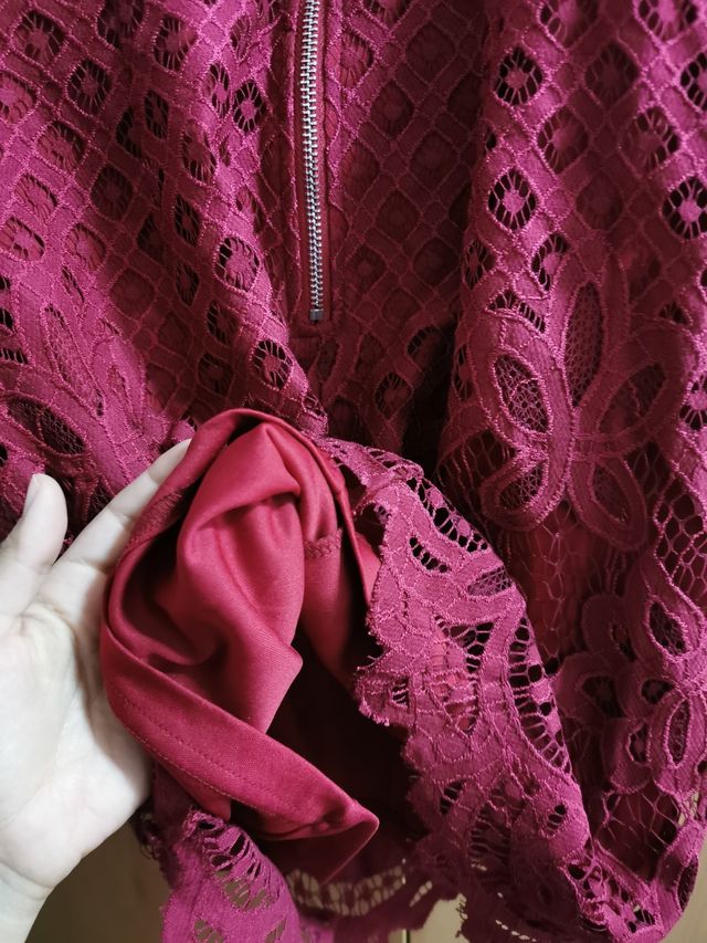 vestito corto in pizzo nuovo