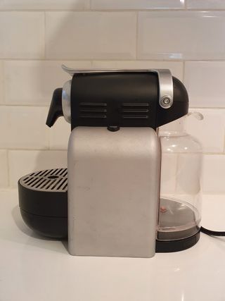 Cafetera Nespresso DeLonghi EN 90 M de segunda mano por 28 EUR en Barcelona  en WALLAPOP
