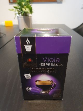 Cafetera Nespresso DeLonghi EN 90 M de segunda mano por 28 EUR en Barcelona  en WALLAPOP