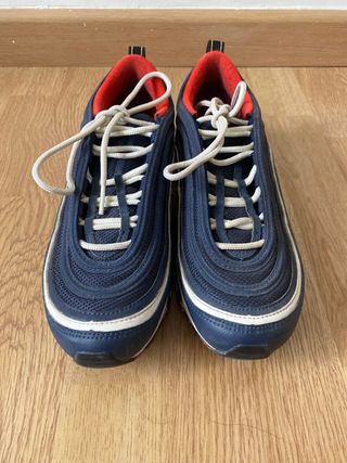 NIKE AIR MAX de segunda mano por 65 EUR en Barcelona en WALLAPOP