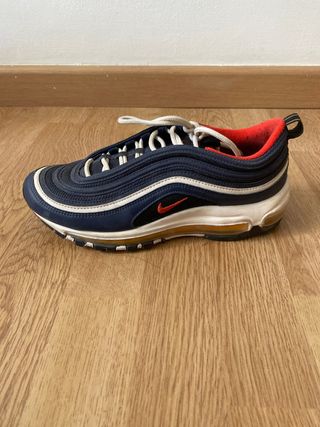 NIKE AIR MAX de segunda mano por 65 EUR en Barcelona en WALLAPOP