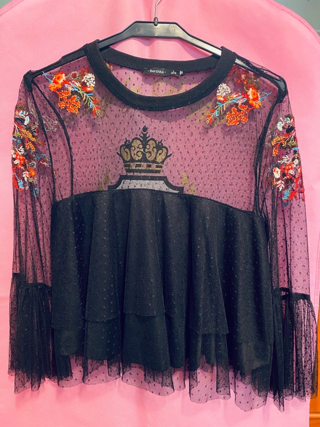 Top plumeti y bordados