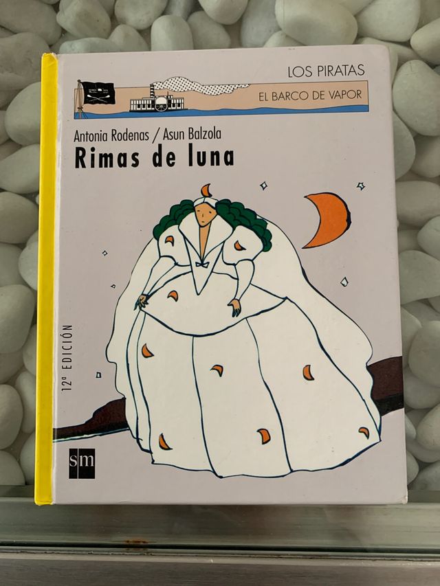 Libro ilustrado rimas de LUNA