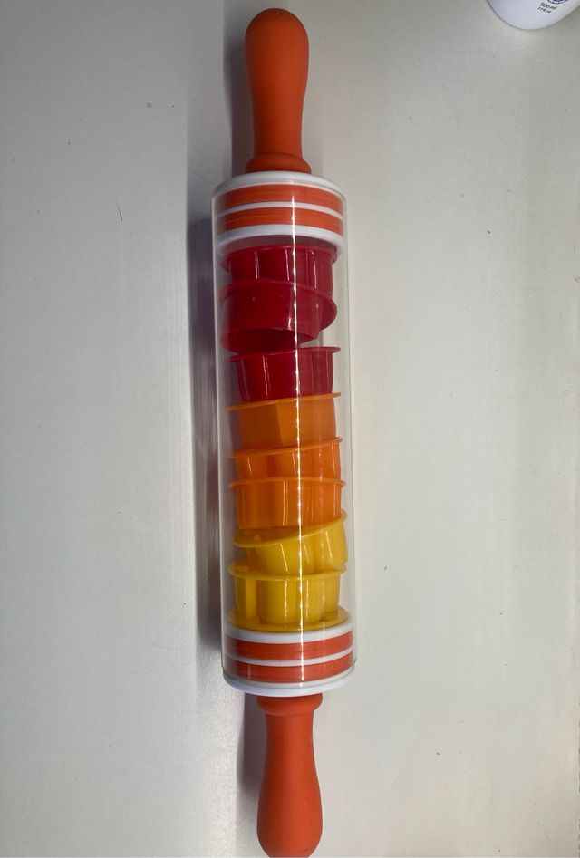 Rodillo con moldes de pastelería