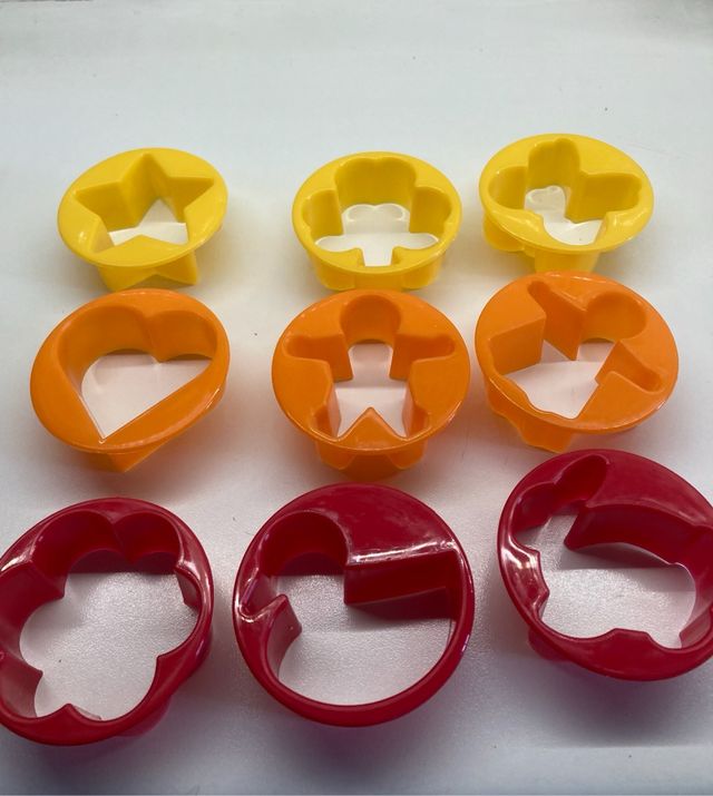 Rodillo con moldes de pastelería