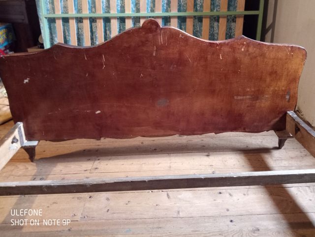 Cama antigua de madera de 120. Cabecero, piecero,